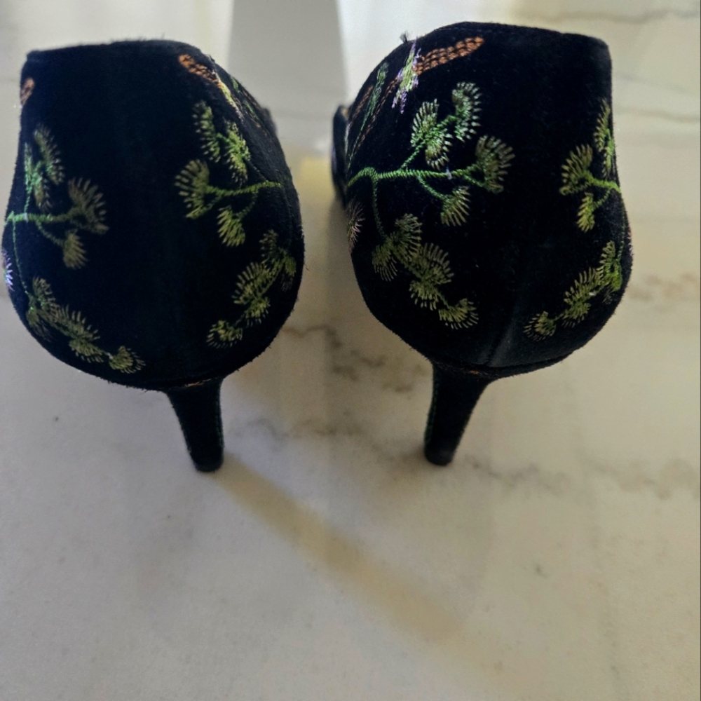 Embroidered Heels - Picture 4 of 5